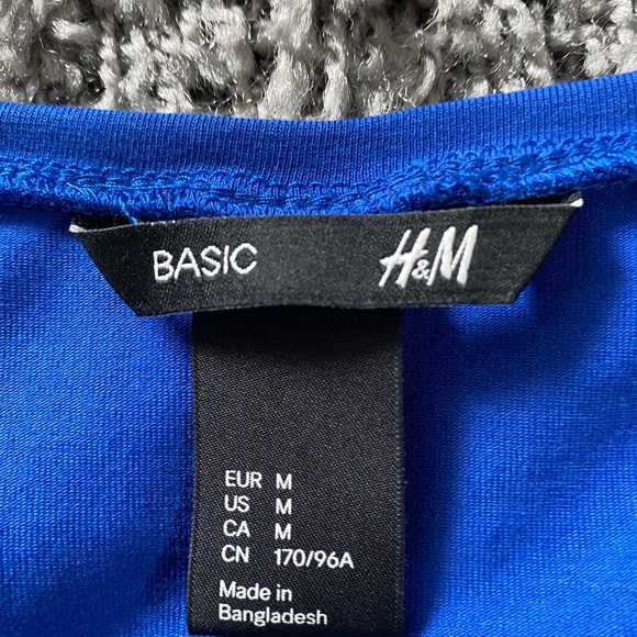 H&M fitted tee - Picture 2 of 2